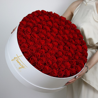 100 Roses in Round Box