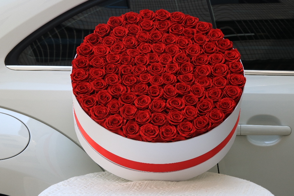 100 roses in round box (5)